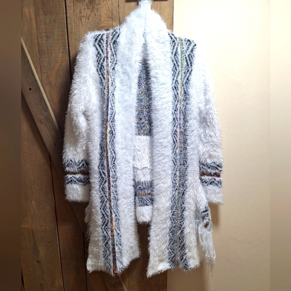 A Northern Angel open front fuzzy Aztec/ Tribal print cardigan in a size medium. - Picture 1 of 7